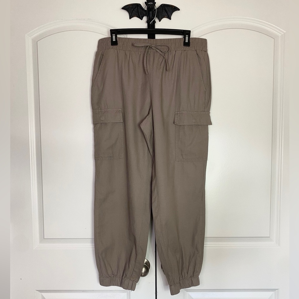 EST. 1946 Jogger Tan Utility Pants, Soft Material Pockets Stretch Waist NWOT L